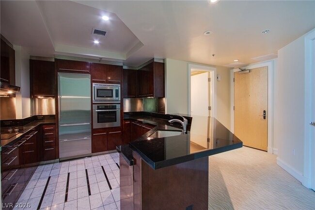 Building Photo - 2700 S Las Vegas Blvd