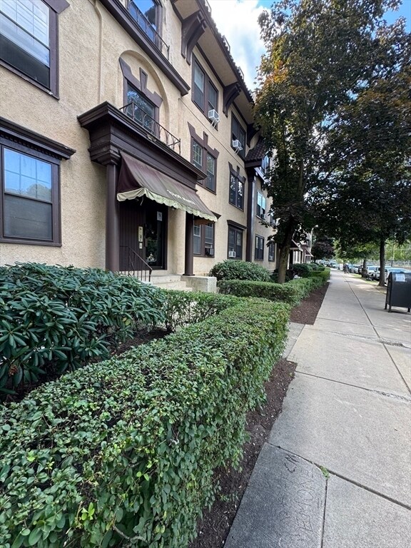 Building Photo - 1718 Commonwealth Ave