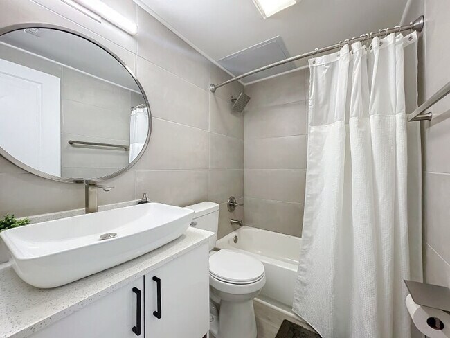 Building Photo - 1328 Cordova Rd