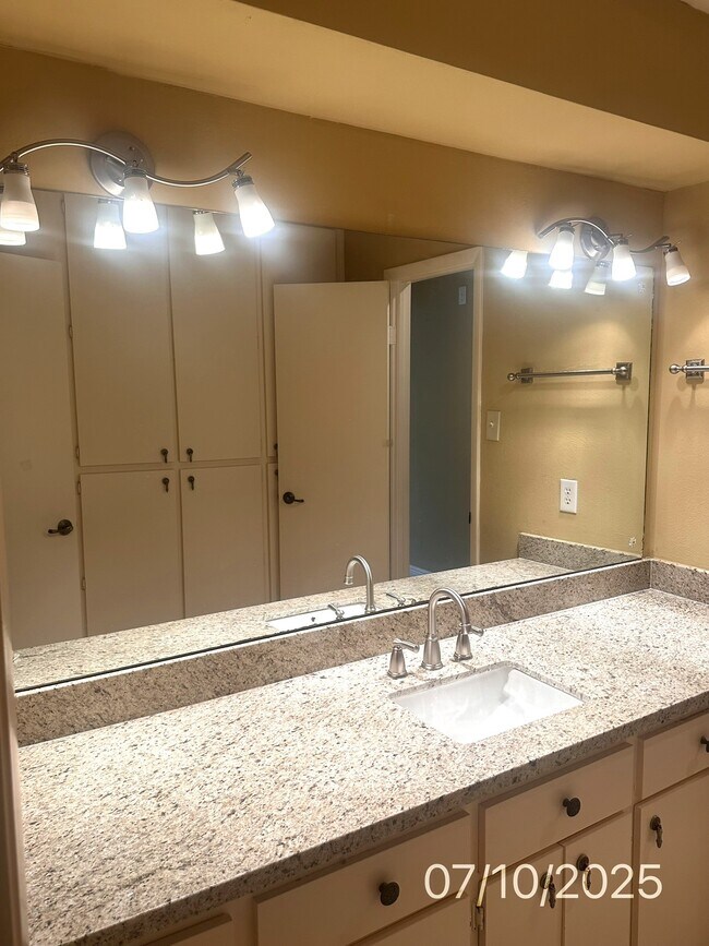 Building Photo - 20326 Spoonwood Dr