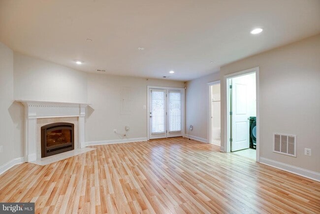 Building Photo - 7025 Little Leaf Linden Ln