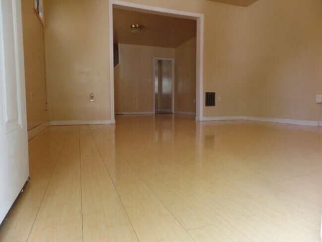 Building Photo - 124 S Walter Ave