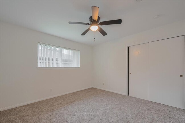 Building Photo - 605 Sorrento Dr