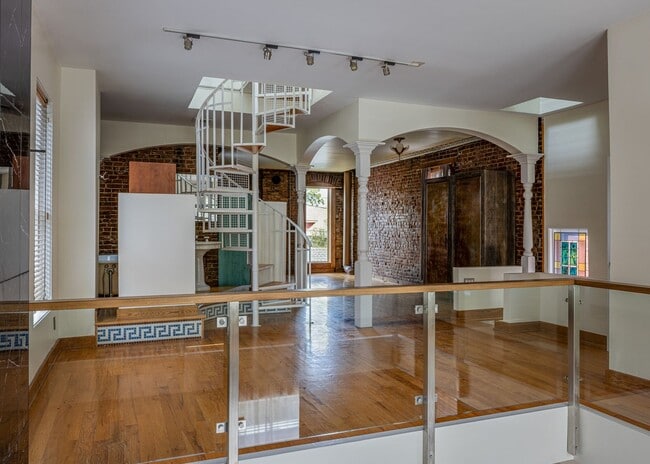 Building Photo - Stunning Union Hill Brownstone with Modern...