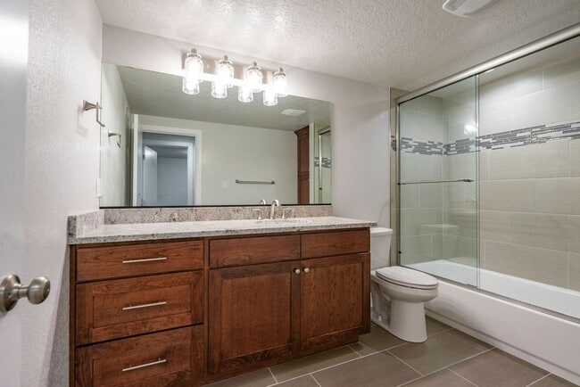 Building Photo - Fully Remodeled Townhome in the Heart of D...