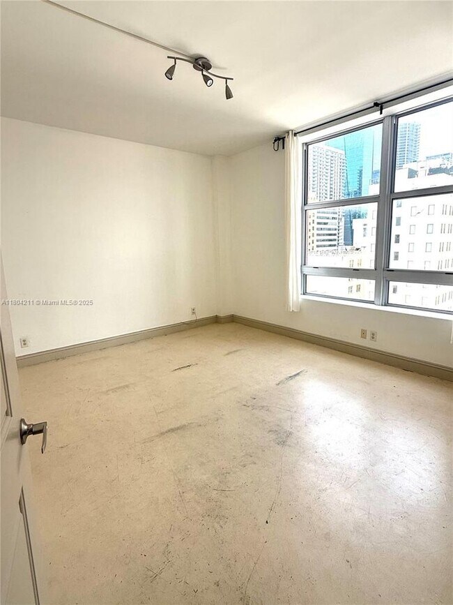 Building Photo - 111 E Flagler St
