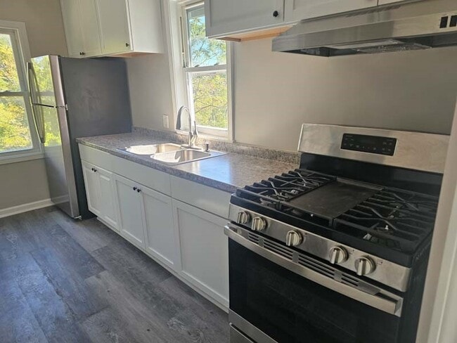 Building Photo - 250 Anderson Ave