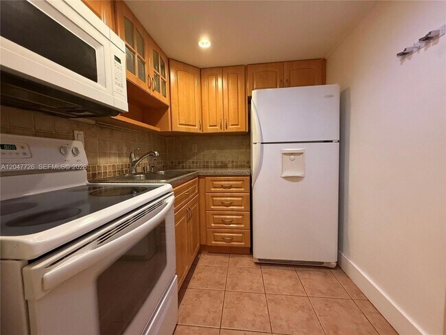 Building Photo - 8607 SW 68th Ct
