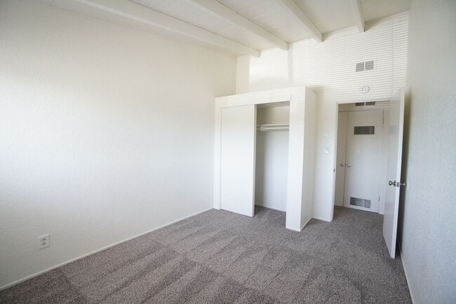 Building Photo - 6548 Stoneman Dr