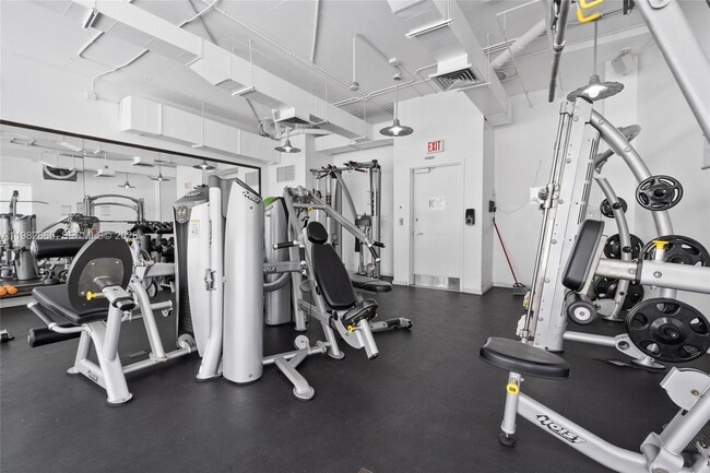 Building Photo - 10 SW South River Dr