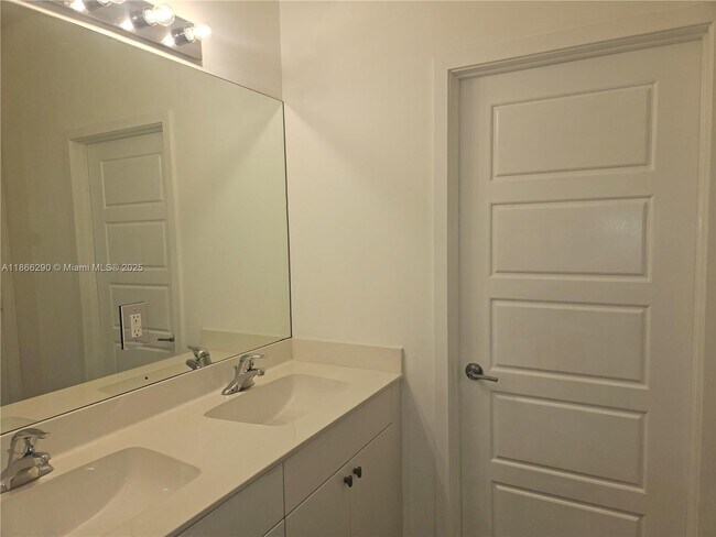 Building Photo - 17606 SW 149th Pl