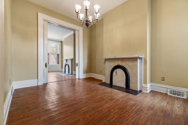 Building Photo - Charming - Manchester Home