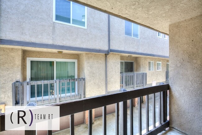 Building Photo - A Spacious Condo with a Quiet Community