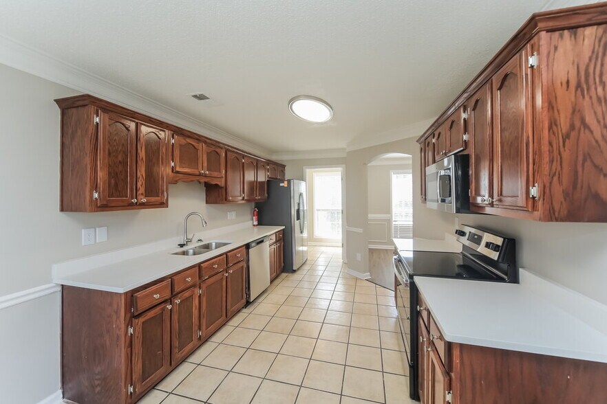 Building Photo - 4460 Okeechobee Dr