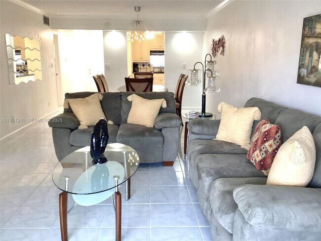 Building Photo - 681 S Hollybrook Dr