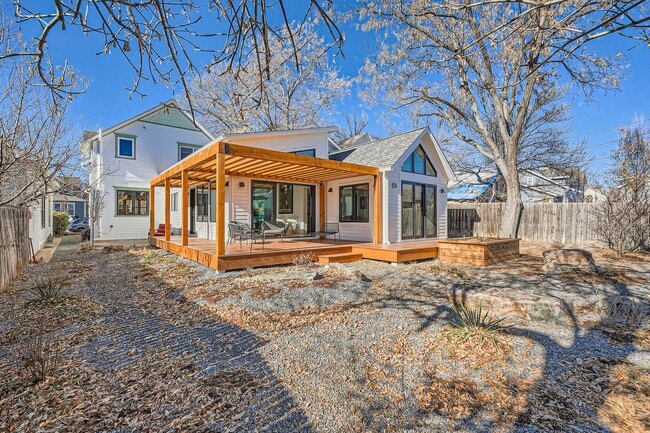 Building Photo - 824 Lafarge Avenue