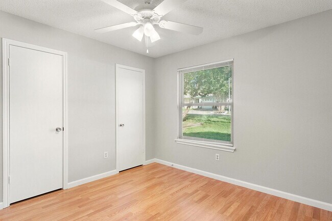 Building Photo - 11931 Rosethorn Dr