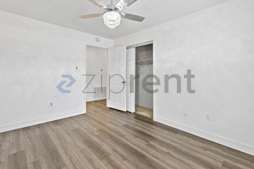 Building Photo - Unit 1022
