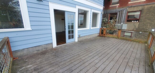 Building Photo - 1015 High St