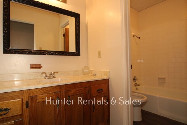 Building Photo - Country Trails Classic!