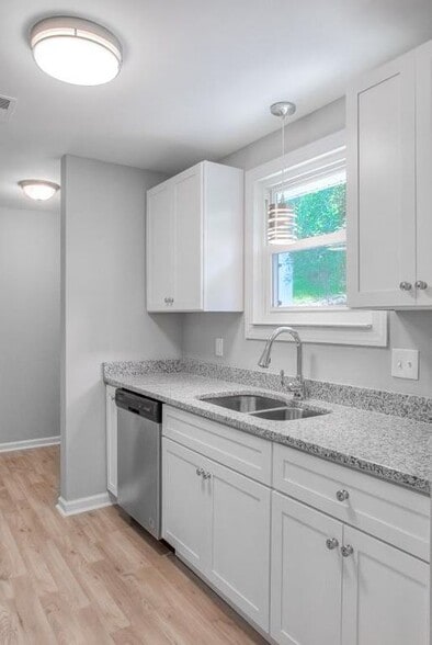 Building Photo - 212 Broadmoor Dr