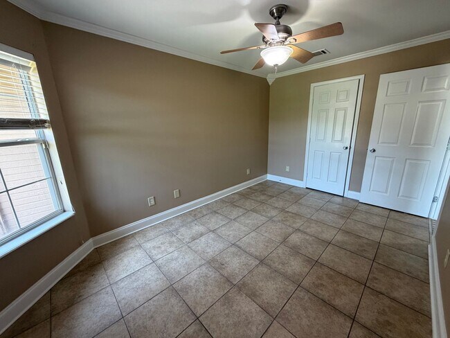 Building Photo - 614 Alex Way
