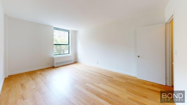 Building Photo - 247 W 87th St