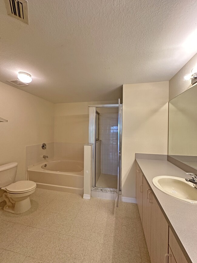 Building Photo - 110 SW Peacock Blvd