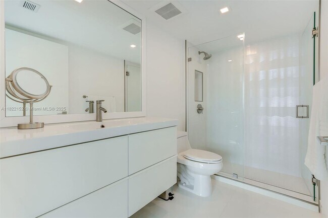 Building Photo - 3000 Coral Wy