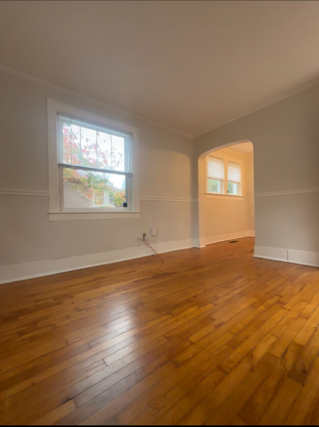 spacious living room with original hardwood floors - 942 Russell St