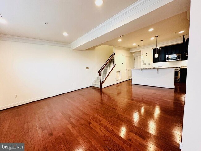 Building Photo - 452 Exchange Avenue