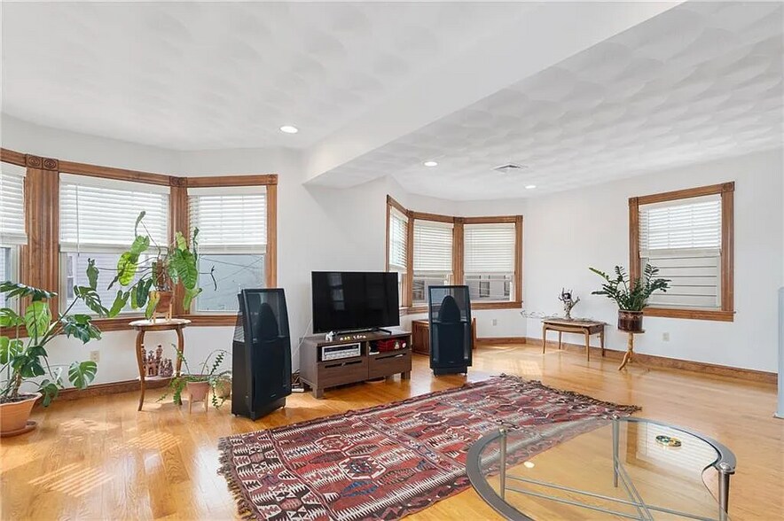 Building Photo - 18 Piedmont St