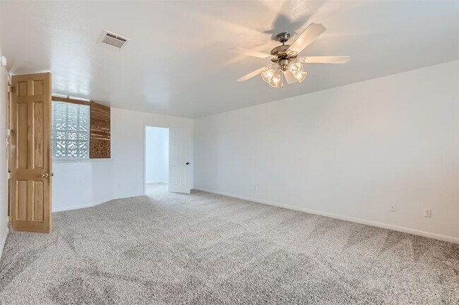 Building Photo - 131 Lavaca Loop