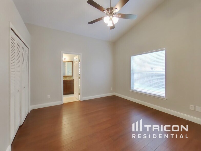 Building Photo - 1924 S Prairie Dunes Ct