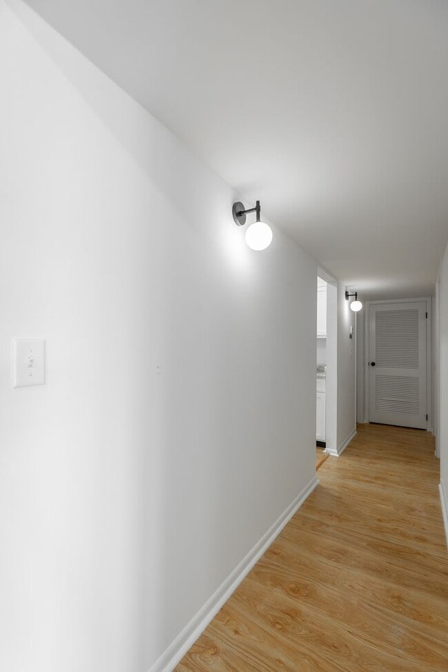 Building Photo - 2 Bedroom 2 Bath in Northshore