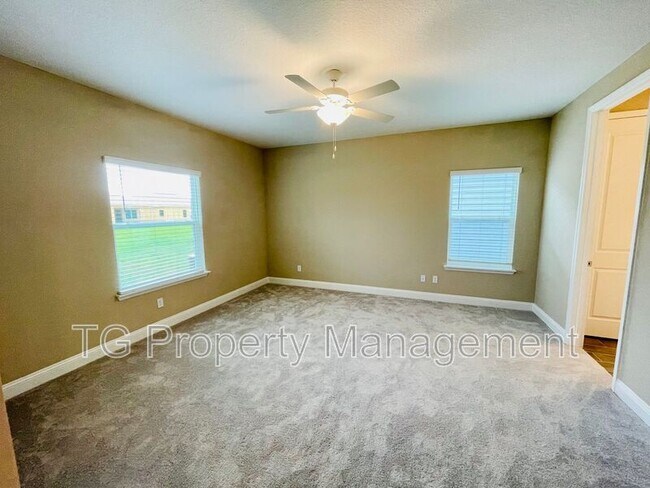 Building Photo - 122 Monthaven Dr