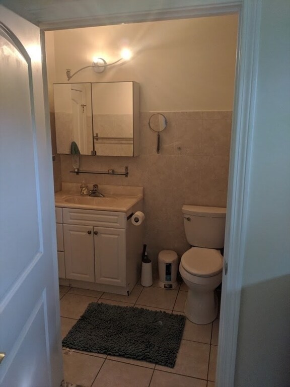 Building Photo - 136R Main St