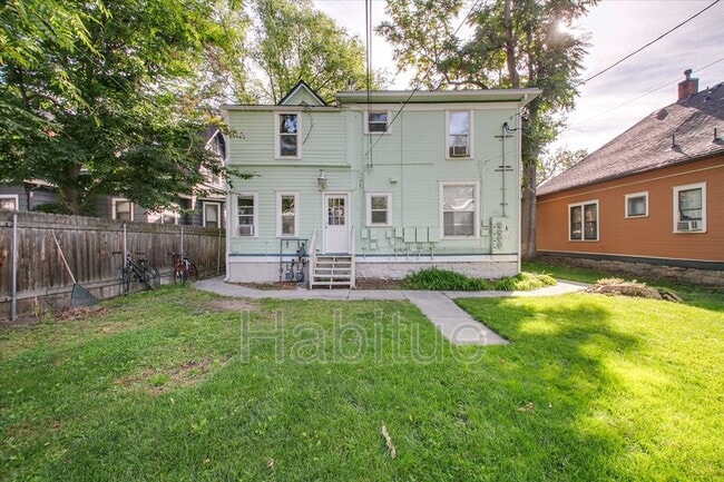 Building Photo - 1405 N 11th St