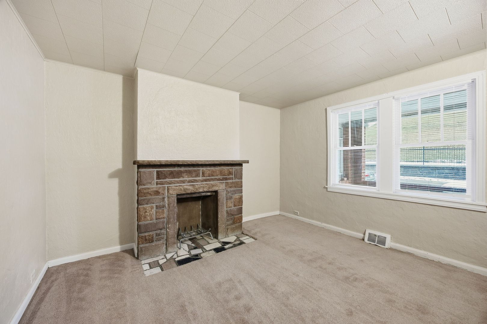 Building Photo - 186 Oneida St