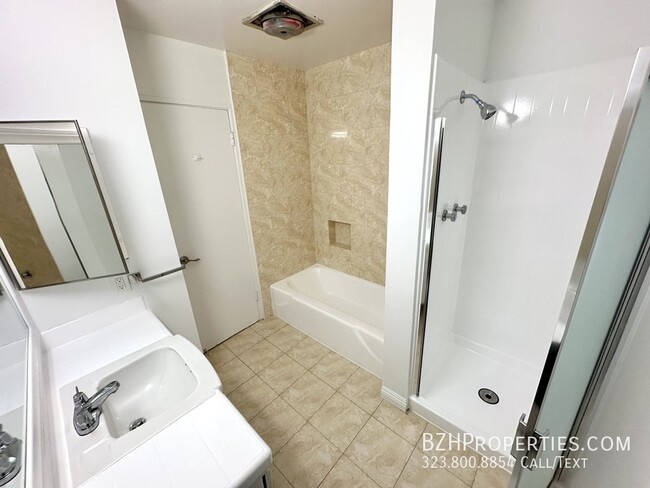 Building Photo - Newly Updated 1Bedroom 1Bathroom In Prime ...