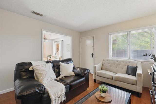 Building Photo - 2700 Stonehaven Ct