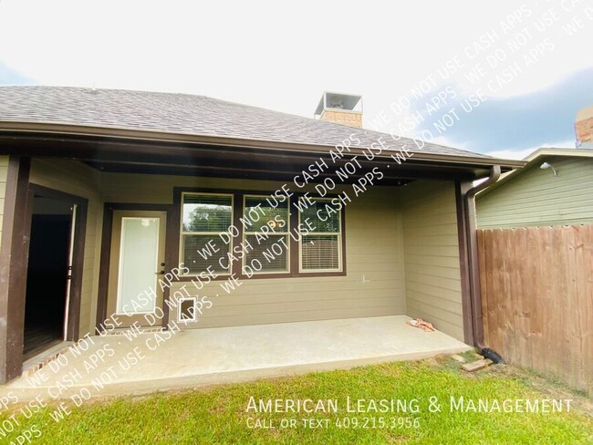 Building Photo - Newly Adjusted Price! Stunning 3-Bedroom H...