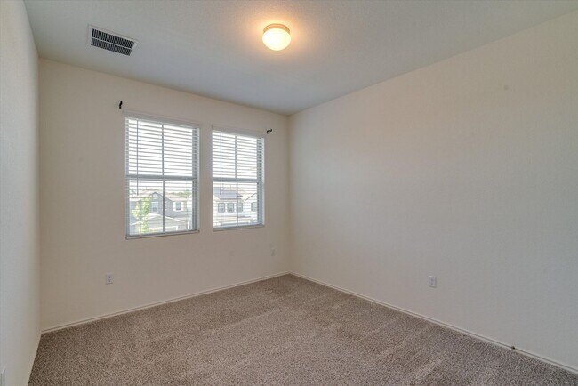 Building Photo - 1107 Diggy Dr