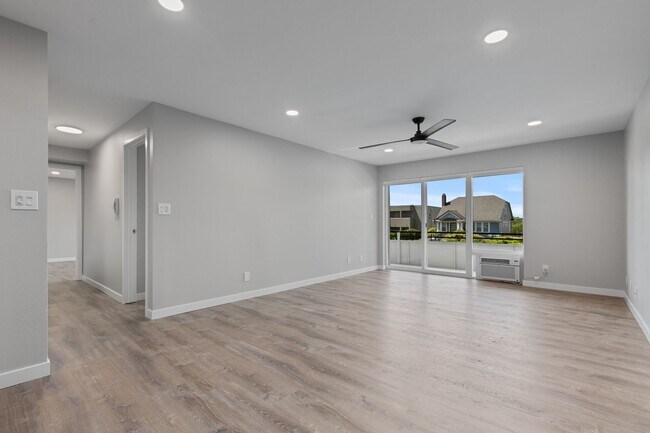 Building Photo - Large Freshly Remodeled and AIR CONDITIONE...