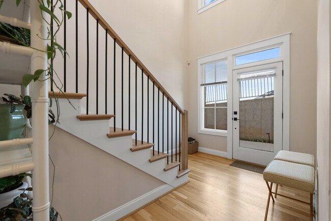 Building Photo - Bradshaw Commons