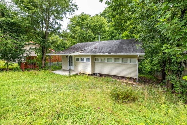 Building Photo - 126 Wellington Cir