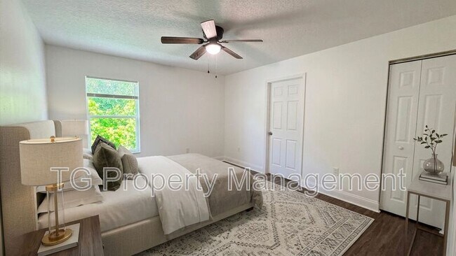 Building Photo - 1756 Lane Ave S