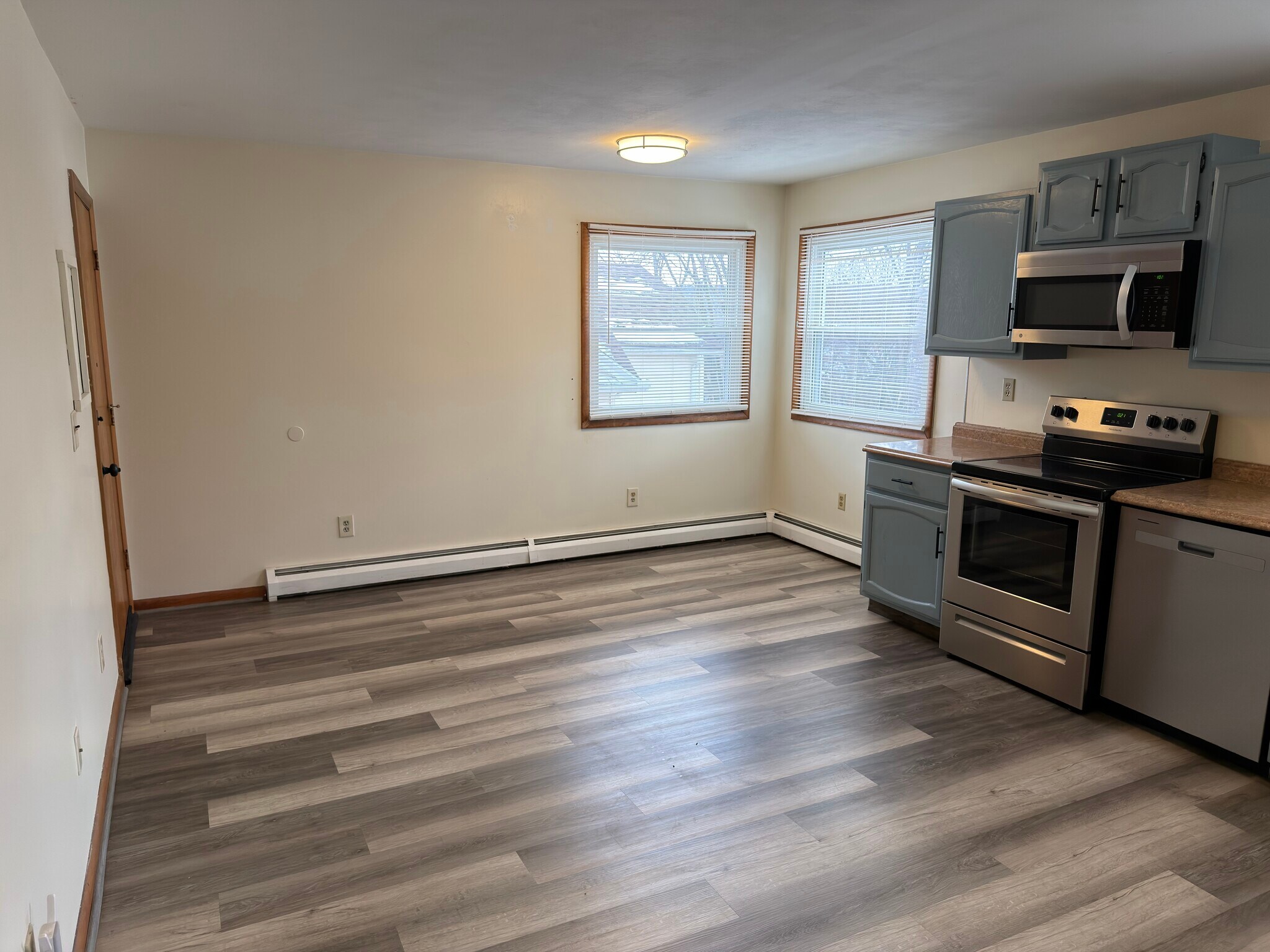 Building Photo - 12 Hilltop Ave