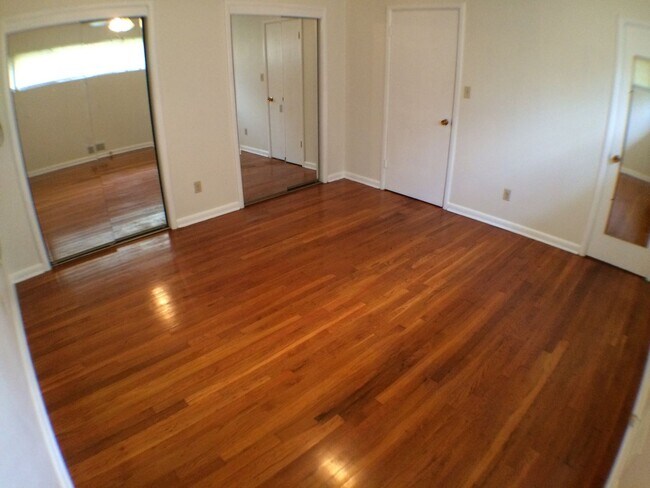 Building Photo - Charismatic 3 Bed 2 Bath Home!