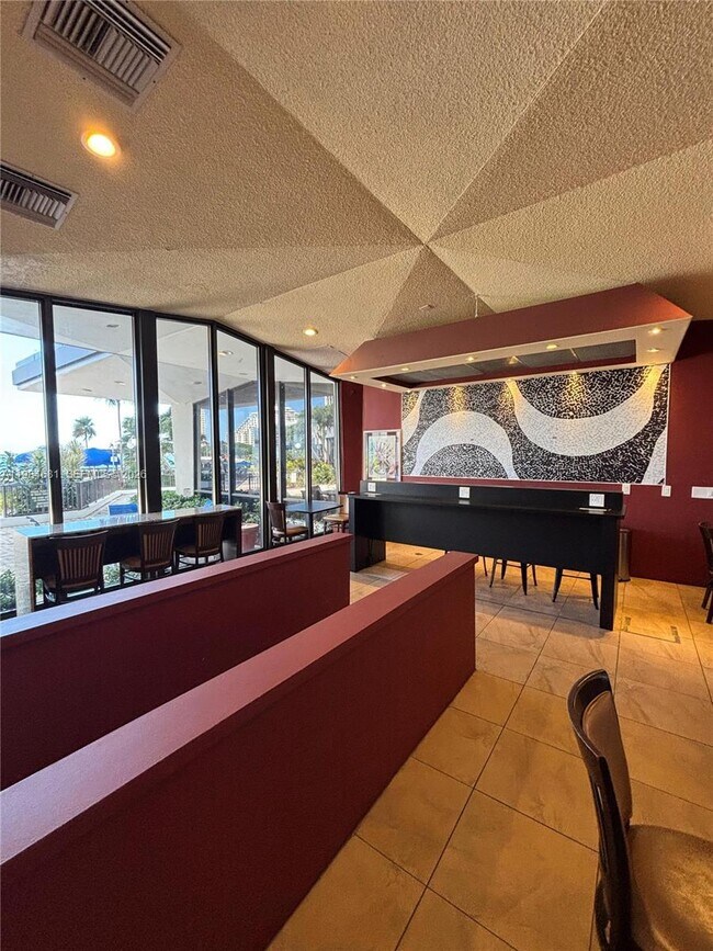 Building Photo - 999 Brickell Bay Dr